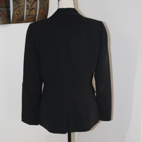 Tahari, one button black blazer size 8.       G - Picture 3 of 7